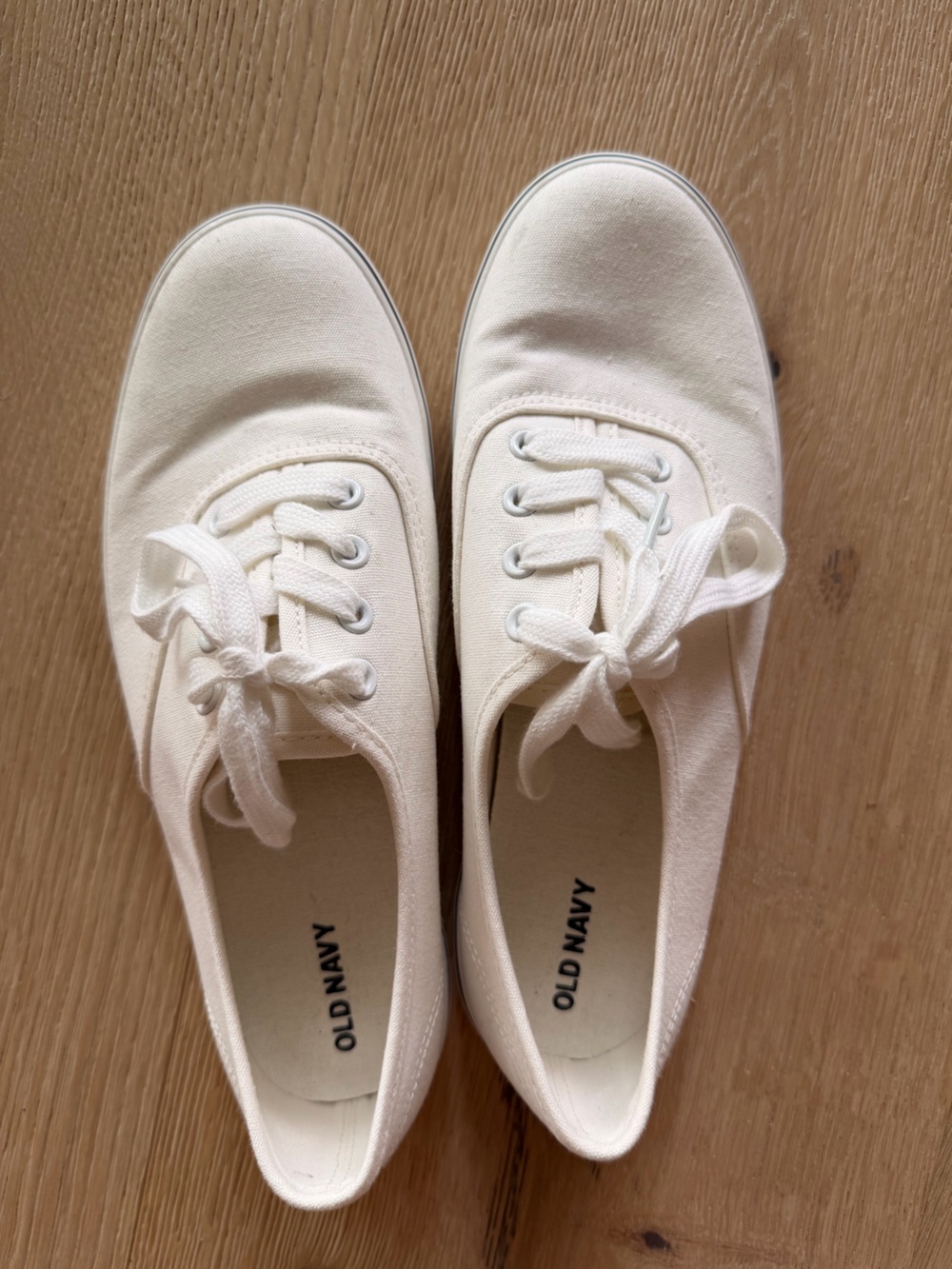 Echo Women's White Canvas Lace-Up Sneakers